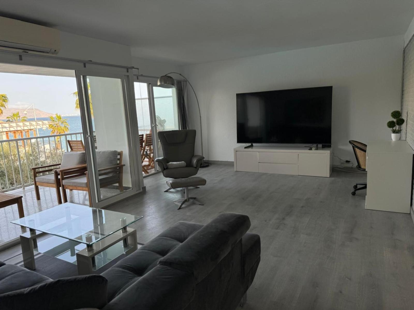 En Primera Linea De La Playa Apartament *